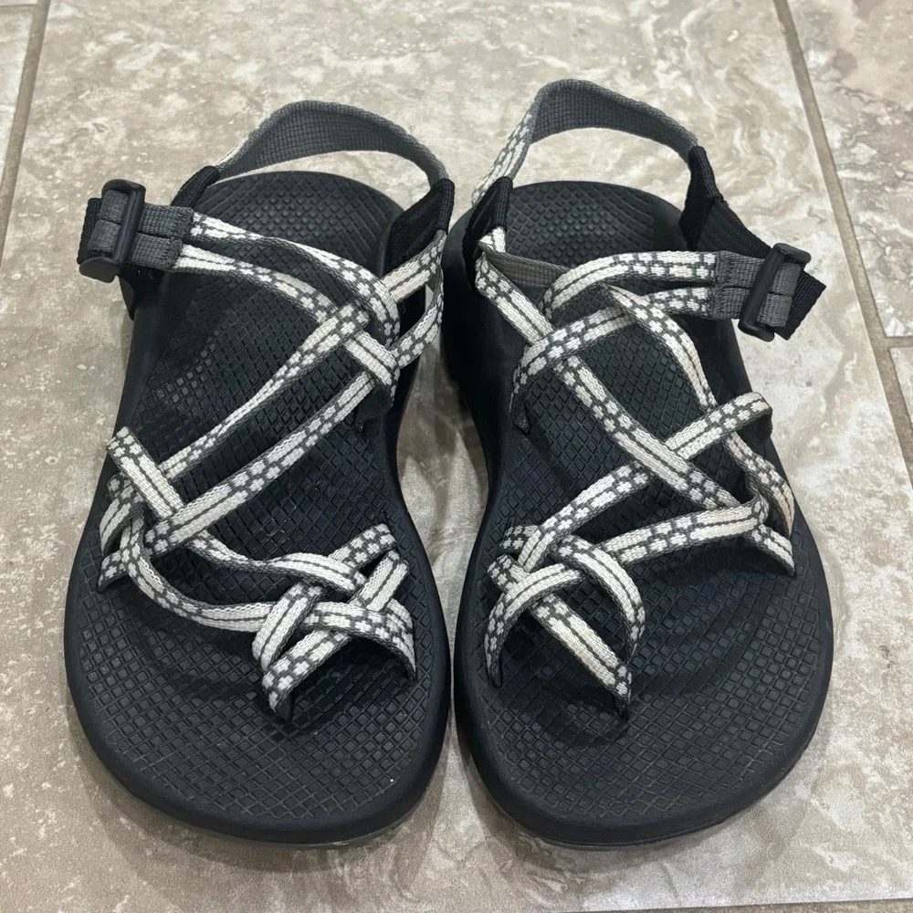 Chaco Z Cloud 2 Womens 6 Black White Strappy Athletic Toe Loop Sandals Vibram